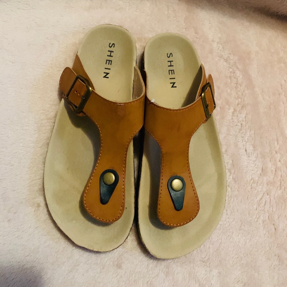 Trendy Gizeh Soft Footbed toe strap sandal